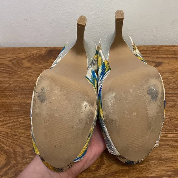 Deb blue yellow and white heels - Picture 2 of 5